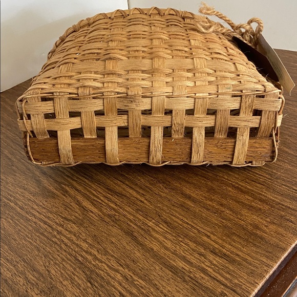 HAND WOVEN BASKET / Artist Margaret Hardin - Picture 6 of 10